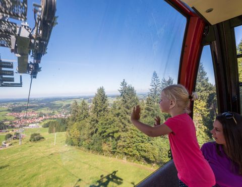Le téléphérique Alpspitzbahn de Nesselwang vous permettra de rejoindre le sommet de la montagne confortablement et en toute sécurité lors de votre séjour de randonnée. Vous pouvez également entreprendre une randonnée tranquille jusqu'à l'Alpspitze directement depuis l'hôtel Explorer Neuschwanstein.