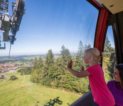 The Alpspitzbahn cable car in Nesselwang takes you comfortably and safely up the mountain during your hiking holiday. You can also start a leisurely hike to the Alpspitze directly from the Explorer Hotel Neuschwanstein.