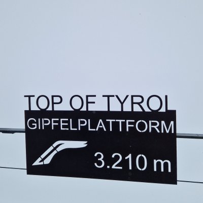 Bestes Skiwetter, nur EINE Wolke am Himmel.
Best weather for skiing, just one Cloud at the sky.