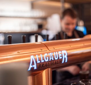 Zapfsäule für Bier ind er Fasshalle mit dem Aufdruck 
