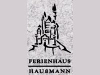 Das Ferienhaus Hausmann steht in einer alten Stadt. Es zeigt eine Burg und lädt zum Entdecken ein.
