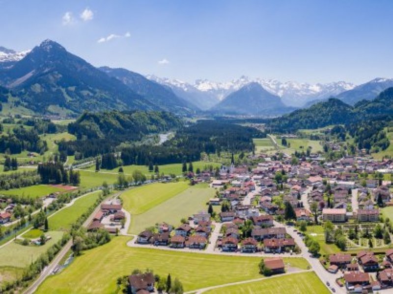 Fischen-i-allgaeu-im-hintergrund-das-rubihorn-und-die-oberstdorfer-berge