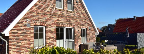 Haus Front abend 04