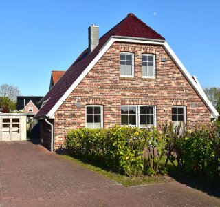 Haus Front abend 03
