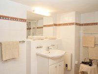 Bad EG mit Dusche Toilette und Waschmaschine