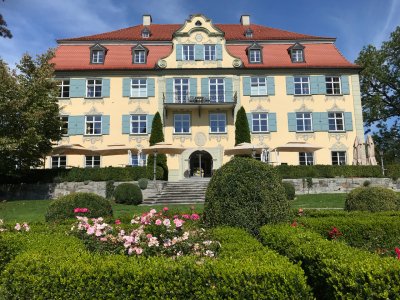 Zum Anschauen und Einkehren - das Schloss in Isny-Neutrauchburg ist sehenswert.