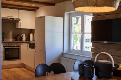 Die Wohnküche ist Teil des Hauptraumes der Wohnung.