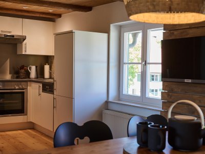 Die Wohnküche ist Teil des Hauptraumes der Wohnung.