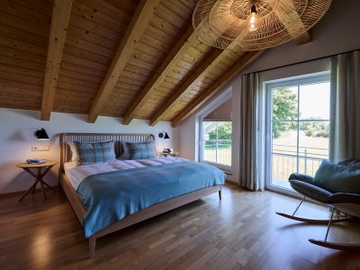 Die Raumhöhe in der großen Ferienwohnung macht sie besonders und luxuriös.