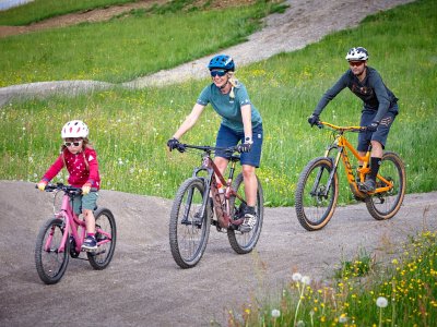 Die Max Wild ARENA ist im Sommer ein Bike-Park und verwandelt sich im Winter zum Skilift mit Rodelberg.