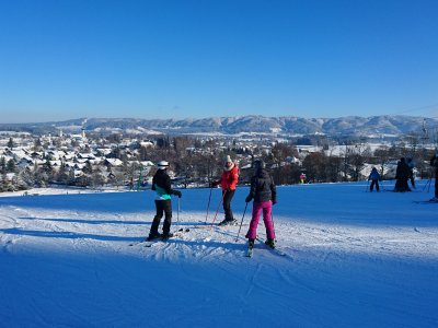 Auch für Erwachsene bietet sich die Max-Wild-Arena an, um das Skifahren zu beginnen.
