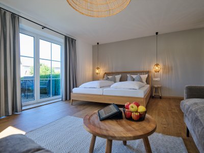 Das Schlafzimmer der HofBlick I hat einen direkten Zugang zur Sonnenterrasse.