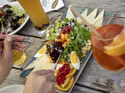 Salat mit Käse in der Schönegger Käse ALM