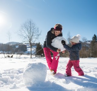 Schneemann bauen in Fischen im Allgäu | Ferienhof Schmidbauer in Fischen im Allgäu