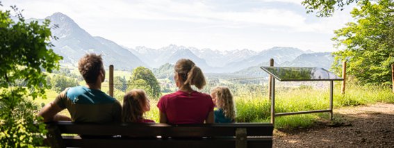 Freizeit-sommer-fewo-schmidbauer-rast-pause-familie-bergblick