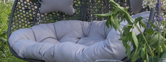 XXL-Hängesessel im Wolfühlgarten