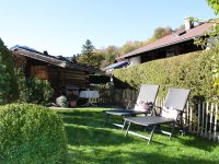 Alpennest Garten mit Hüttle