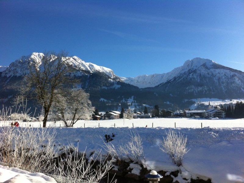 Ausblick von Terrasse, Wohn- u. Schlafzimmer