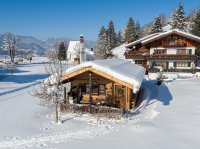 Hütte Almrausch mit Bergheimat im Hintergrund