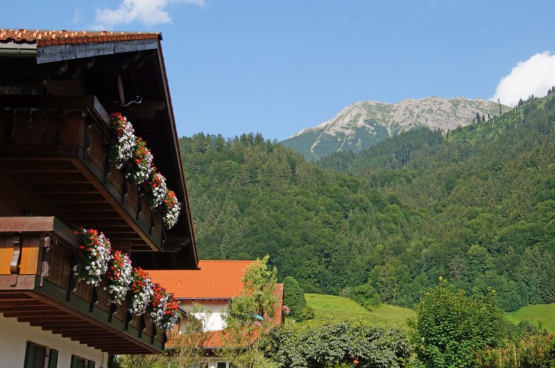 Balkon mit Blick in die Berge
