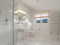 Bad mit Dusche/WC II