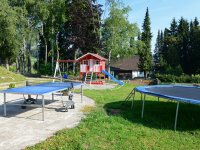 Spielplatz mit Grillplatz