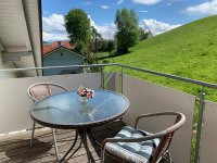 Balkon mit Blick in die Berge
