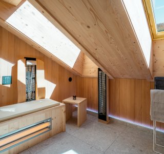 Infrarot-Relaxbereich mit Blick zur Skisprungschanze