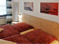 Schlafzimmer - Betten in Komforthöhe