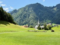 Blick auf Tiefenbacher Kirche