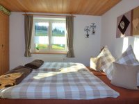 Sep. Schlafzimmer der Wohnung 3