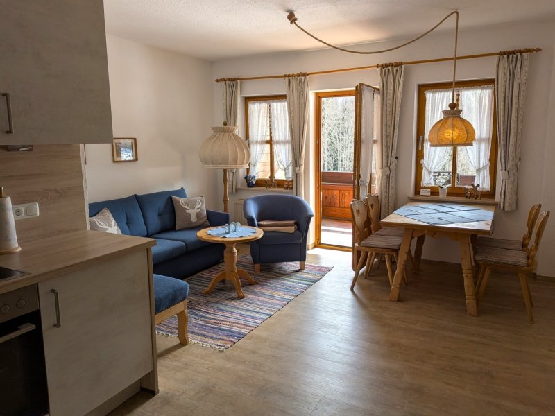 Wohnzimmer mit Küche