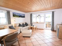 App 2 Wohnzimmer mit Ostbalkon