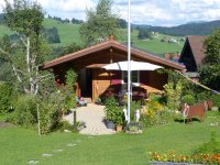 Gartenhaus mit Großer Spiel-und Liegewiese