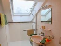 Badezimmer mit Dusche