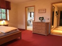 Schlafzimmer 1 Badtüre
