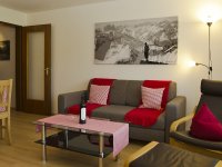 Wohnzimmer mit Essecke und Flachbildschirm Wohnzimmer