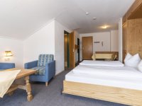 02 Ferienwohnung 703 Oberstdorf Wohnschlafzimmer