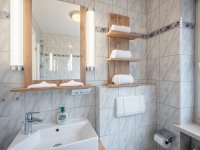 251208 Blattner 185-0710-HDR-websize