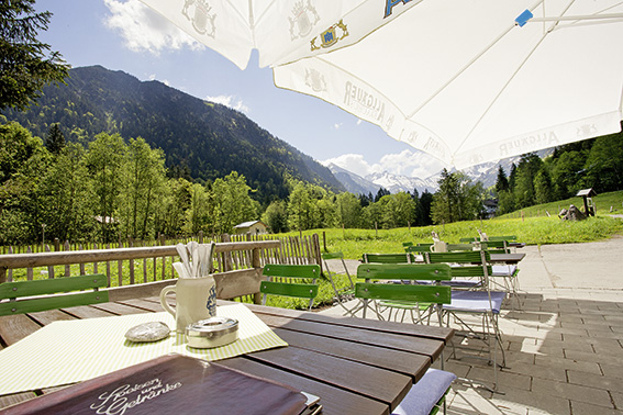 Café-Restaurant mit neuer Sonnenterrasse