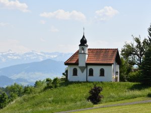 Kapelle mit Blick auf den Bregenzer Wald