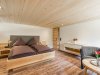 Geräumiges Schlafzimmer der Wohnung Enzian