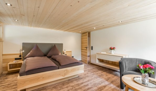 Schlafzimmer der Wohnung Enzian | Ferienwohnung Lingg Oberstdorf Geräumiges Schlafzimmer der Wohnung Enzian | Ferienwohnung Lingg Oberstdorf