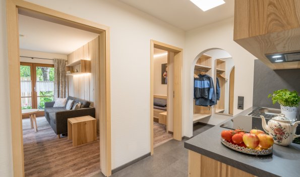 Küchenzeile und Flur in der Wohnung Schlüsselblume | Ferienwohnung Lingg Oberstdorf