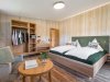Ein Rückzugsort voller Wärme – Holz, sanftes Licht und Ruhe für erholsame Nächte | Ferienwohnung Lingg Oberstdorf