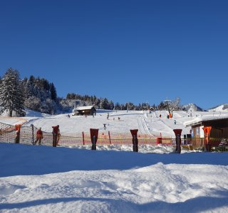 Stinesser-skifahren-winter-fischen-hoernerdoerfer-