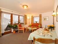 Wohnzimmer Nr. 2 und Nr. 4
