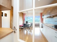 voll ausgestattete Küche mit Panoramablick