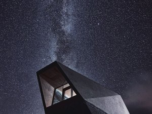 Albrecht Voss Timmelsjoch-Passmuseum-bei-Nacht