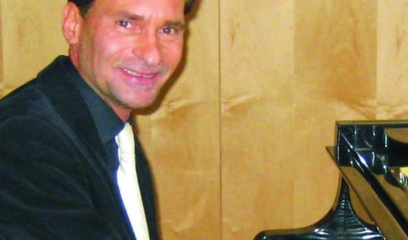 Robert Kucharski am Klavier